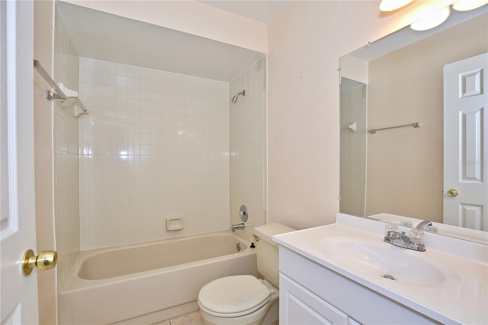 UNIVERSITY GARDEN - Residential Lease