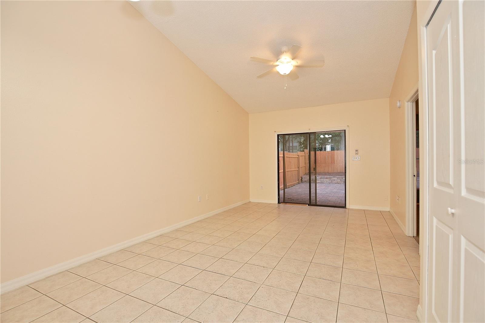 UNIVERSITY GARDEN - Residential Lease