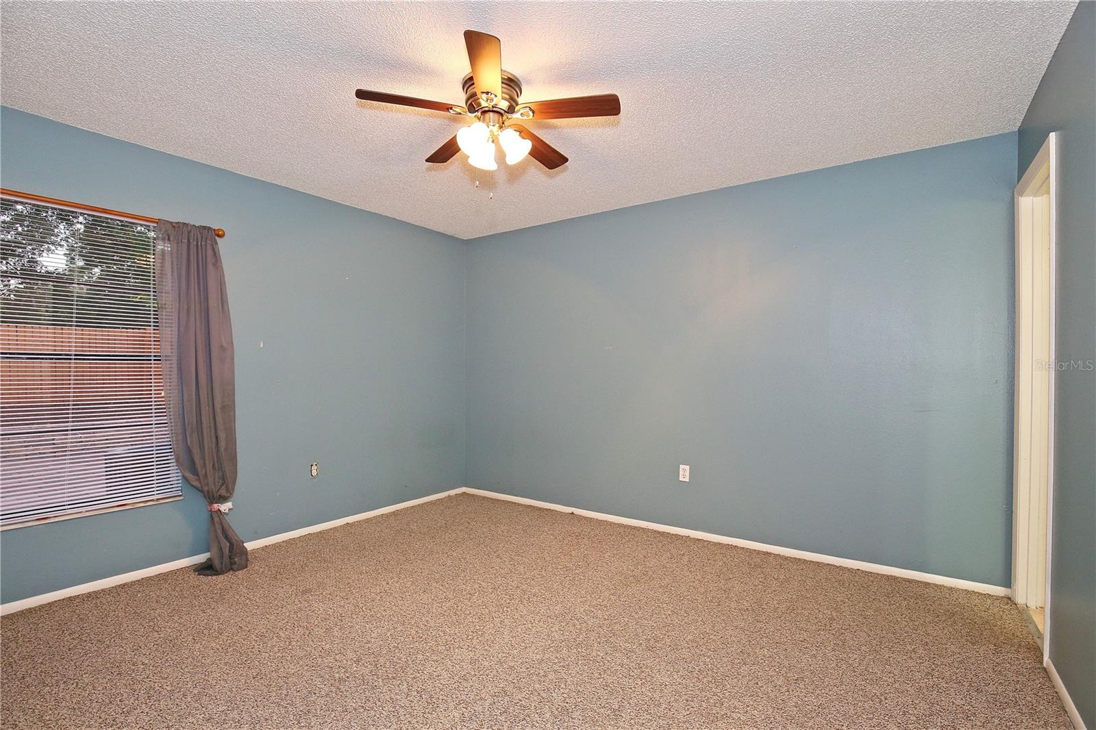 UNIVERSITY GARDEN - Residential Lease