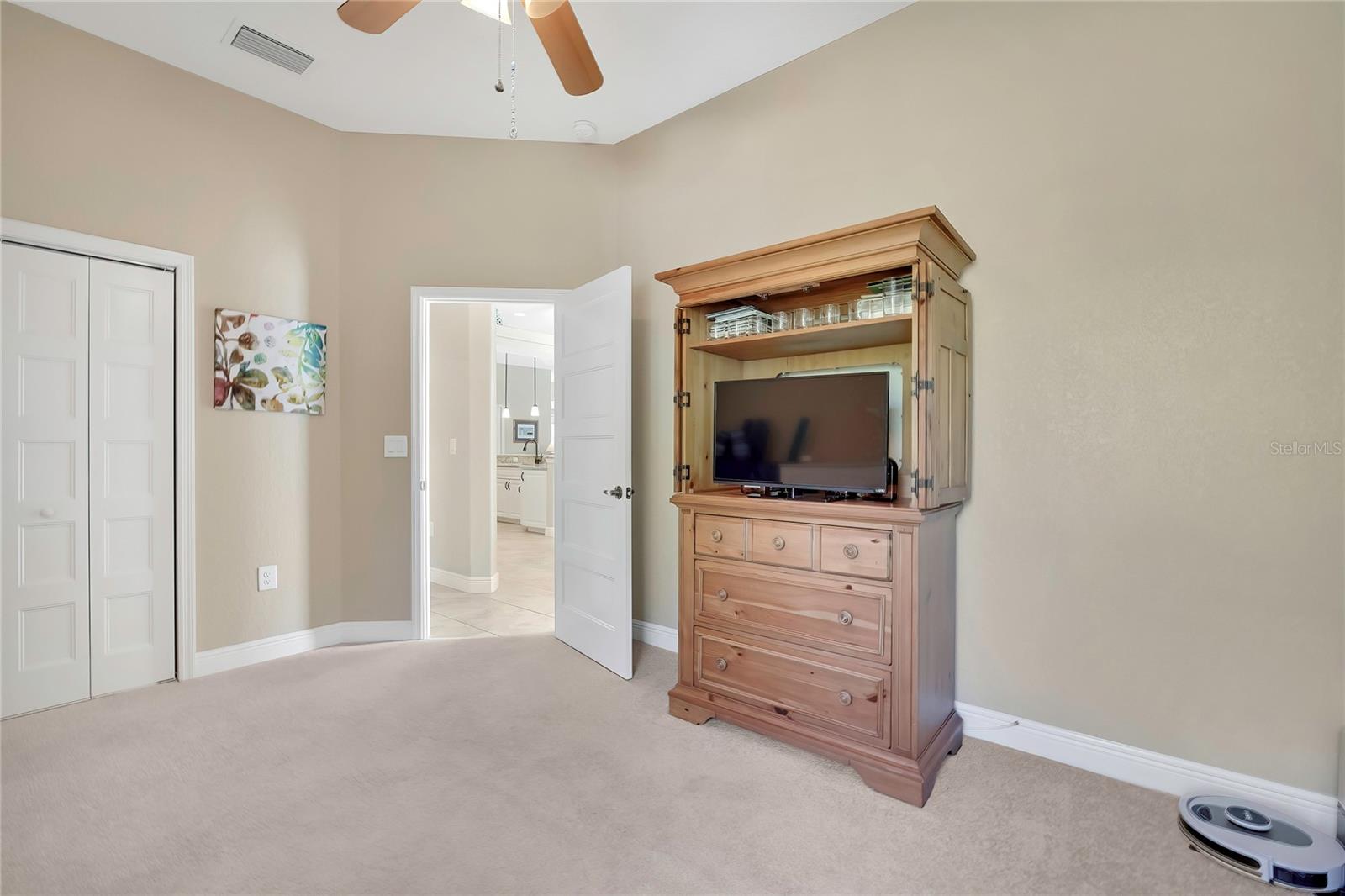 ROYAL HILLS - Residential