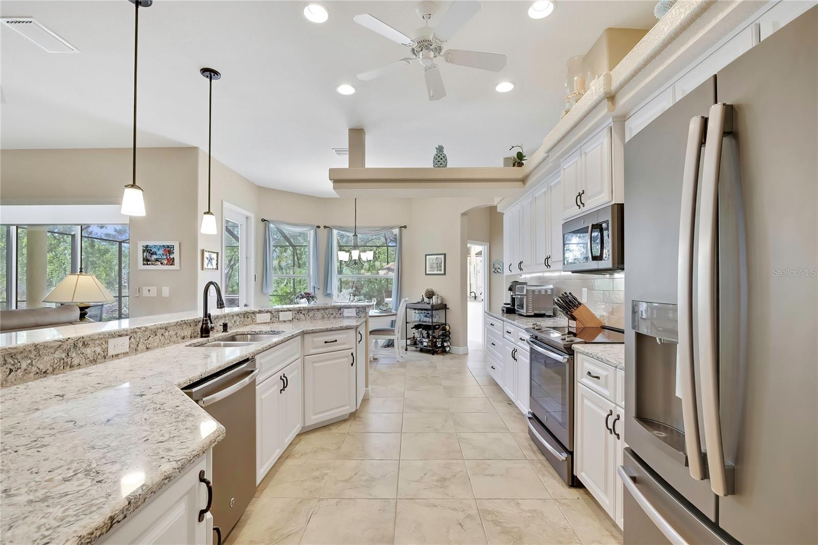 ROYAL HILLS - Residential