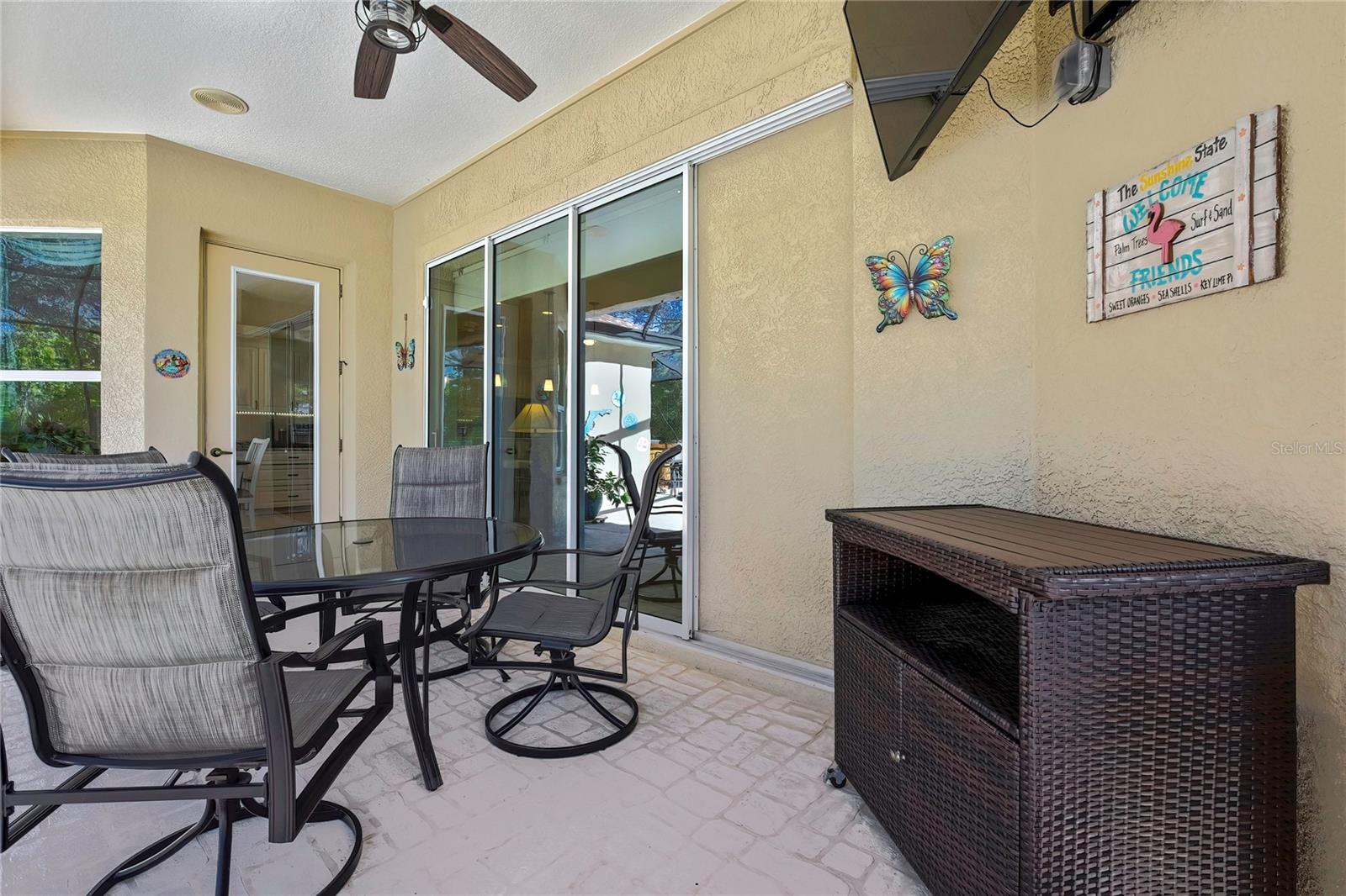 ROYAL HILLS - Residential