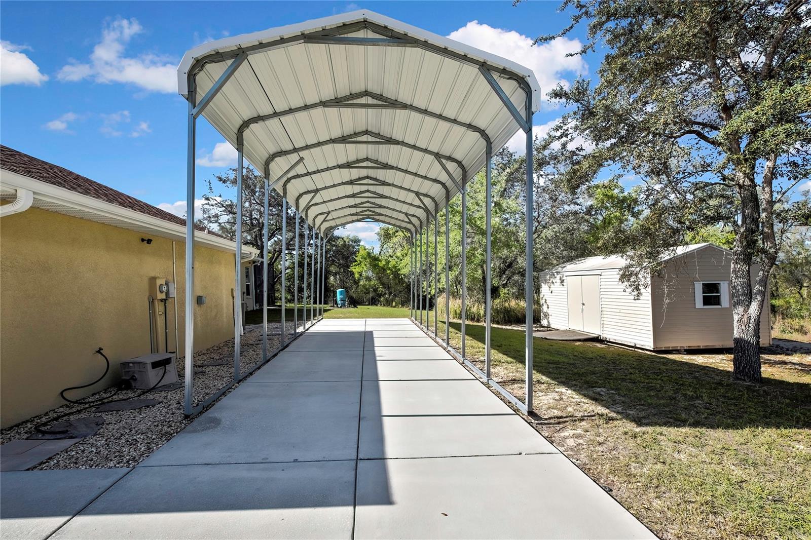 ROYAL HILLS - Residential