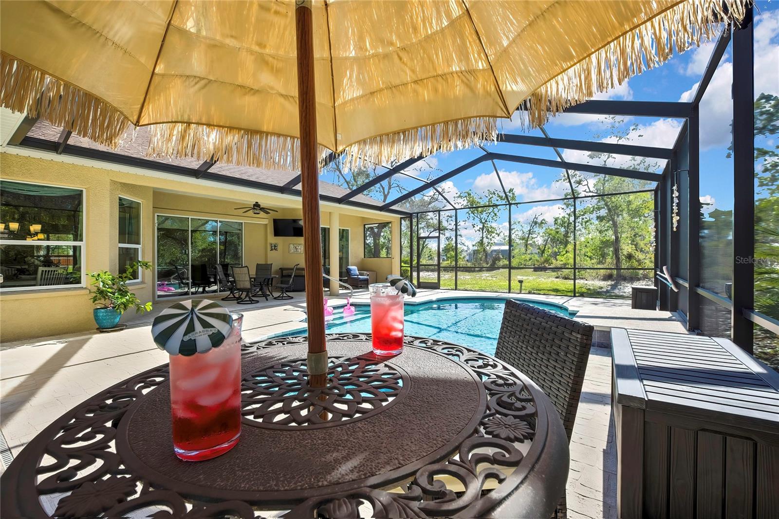 ROYAL HILLS - Residential