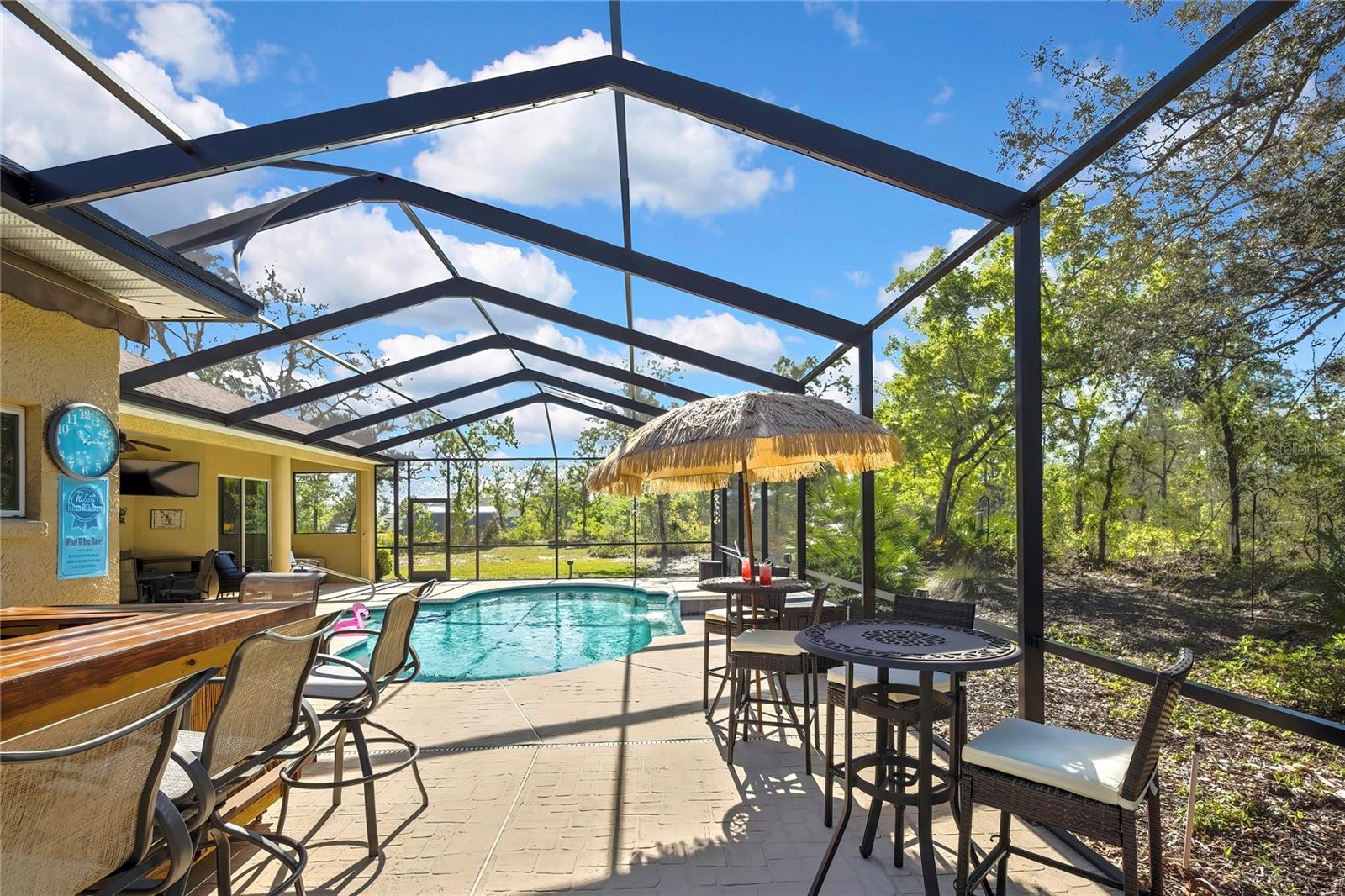 ROYAL HILLS - Residential