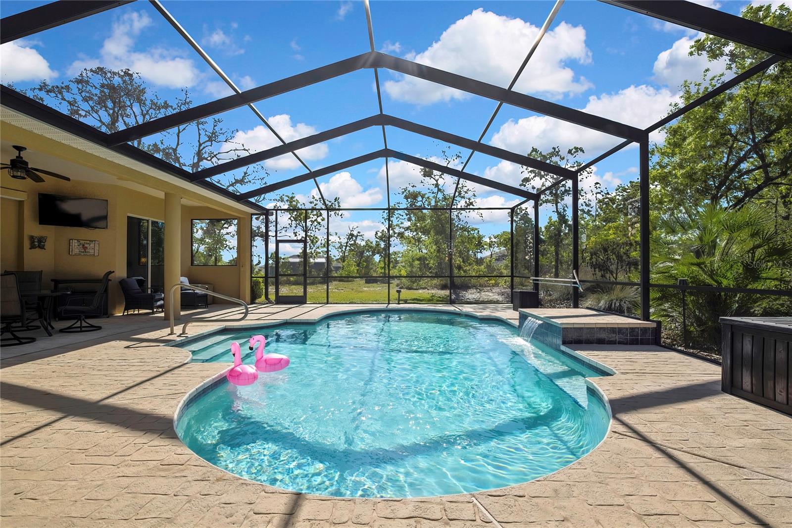 ROYAL HILLS - Residential