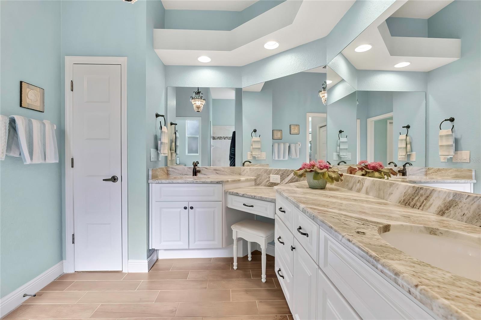 ROYAL HILLS - Residential