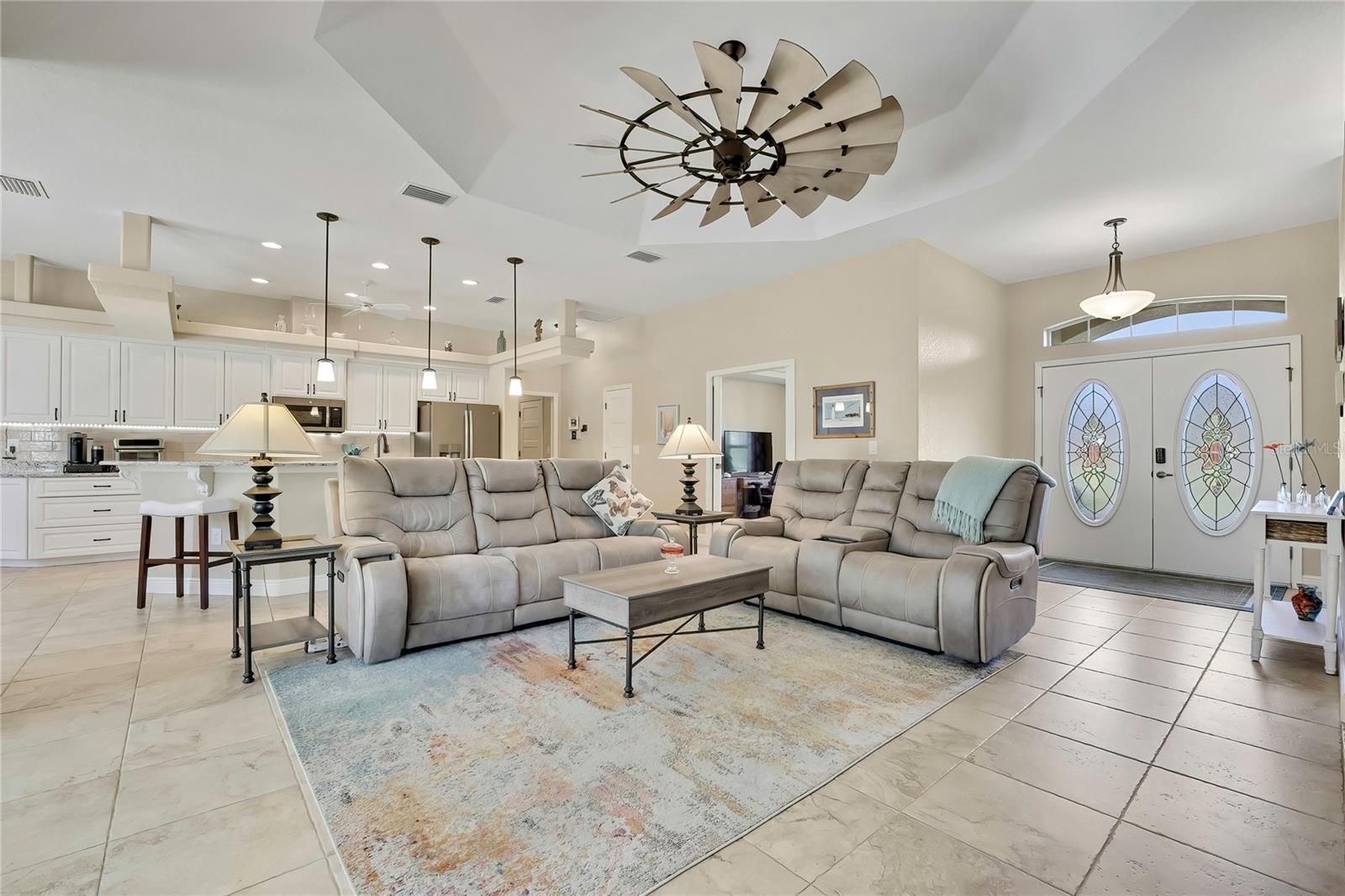 ROYAL HILLS - Residential