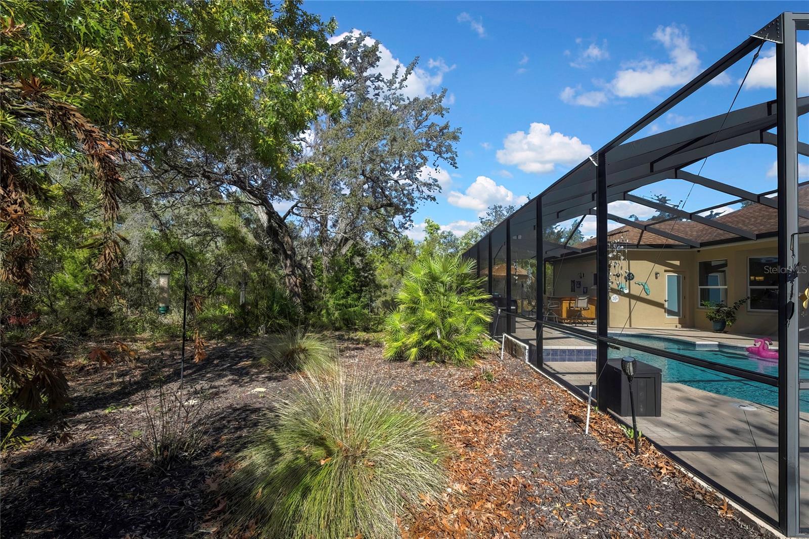 ROYAL HILLS - Residential