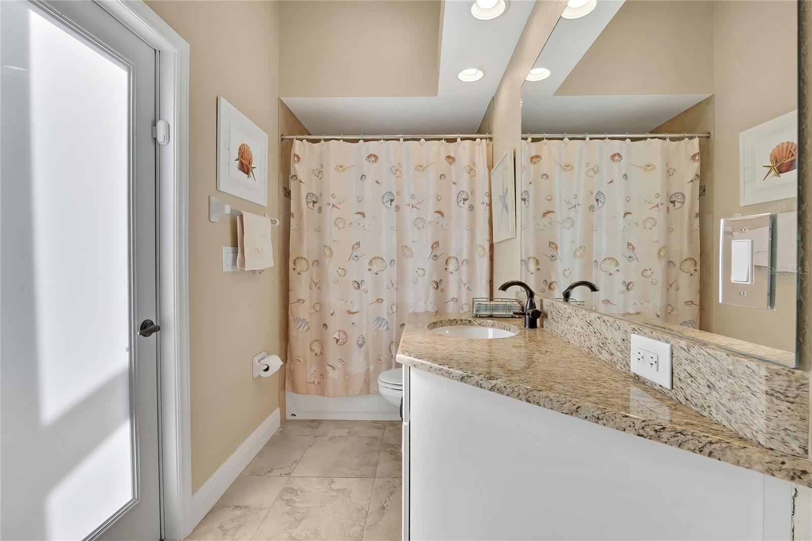 ROYAL HILLS - Residential