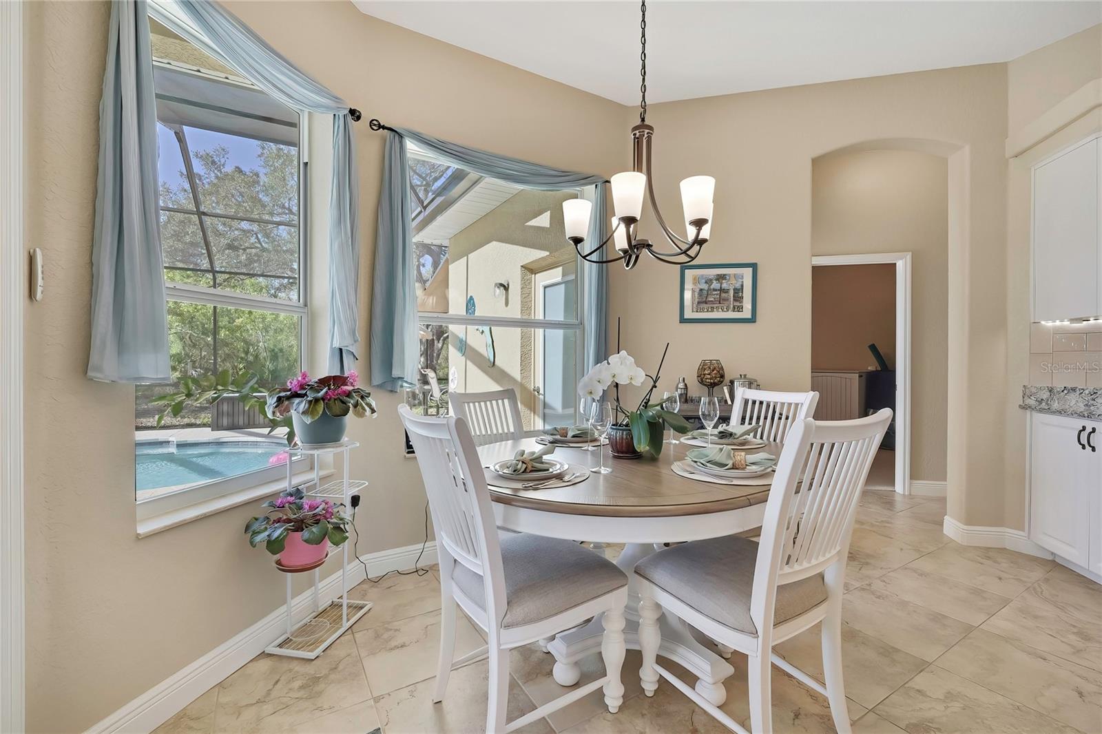 ROYAL HILLS - Residential