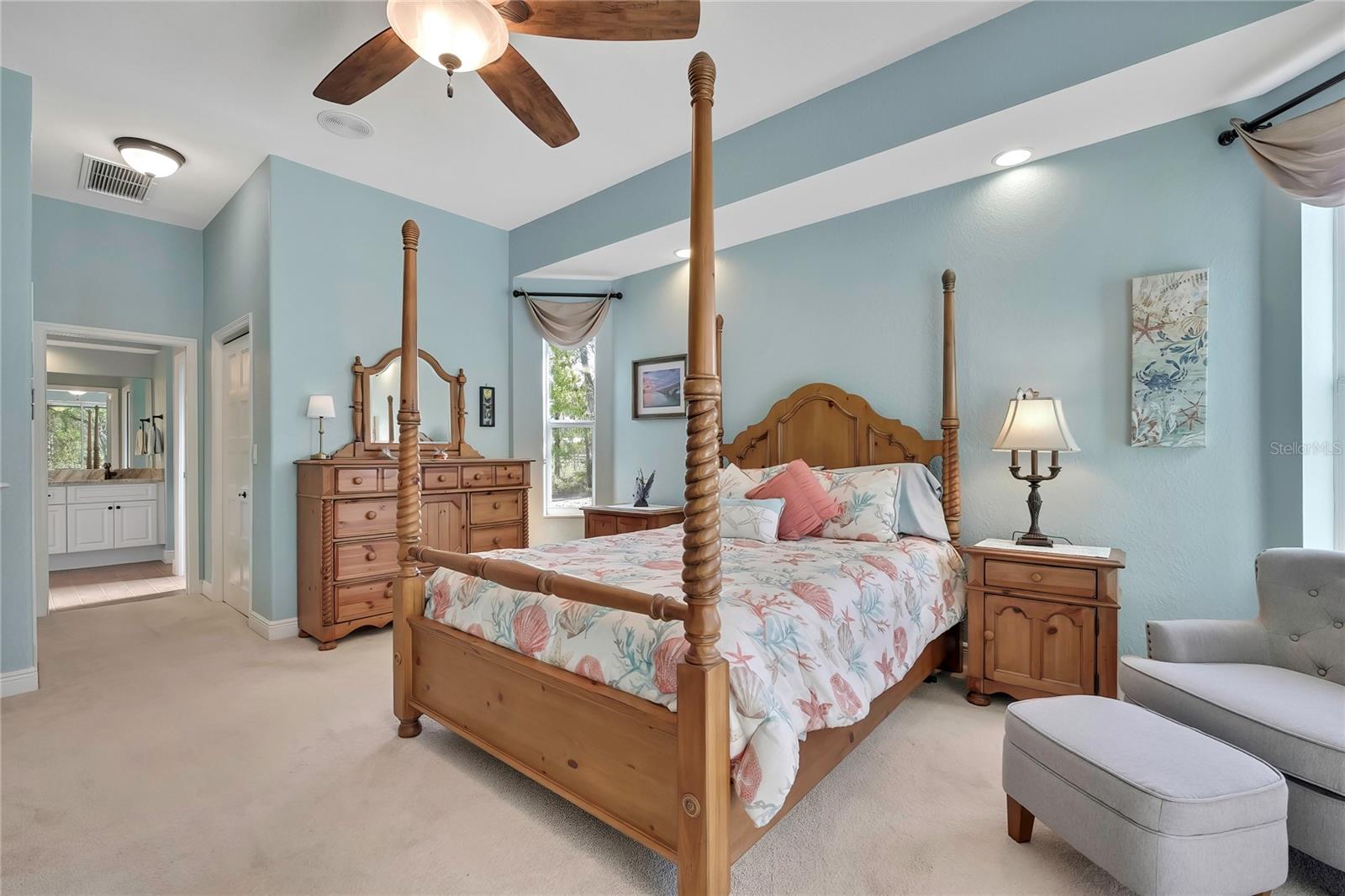 ROYAL HILLS - Residential