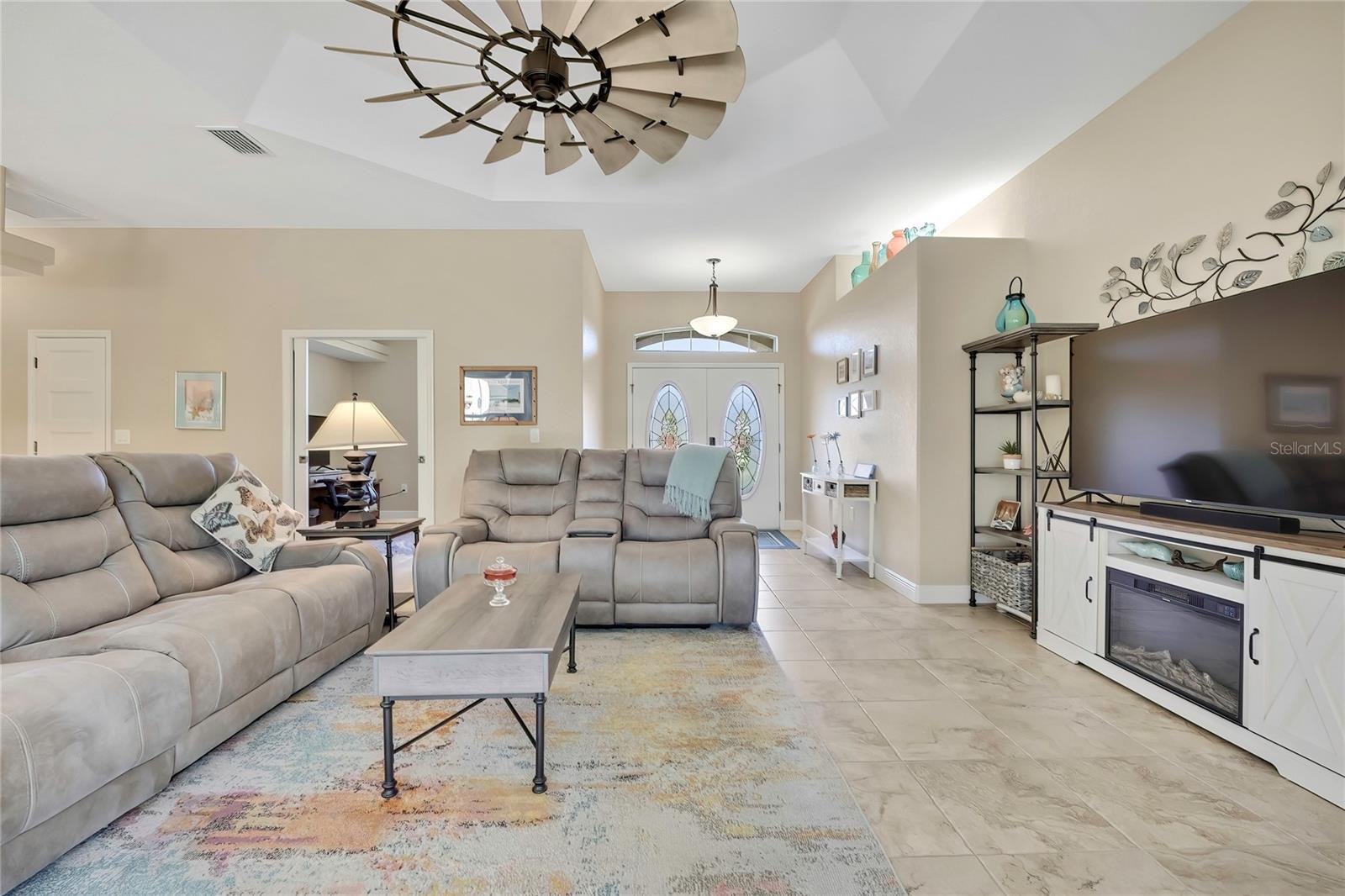 ROYAL HILLS - Residential