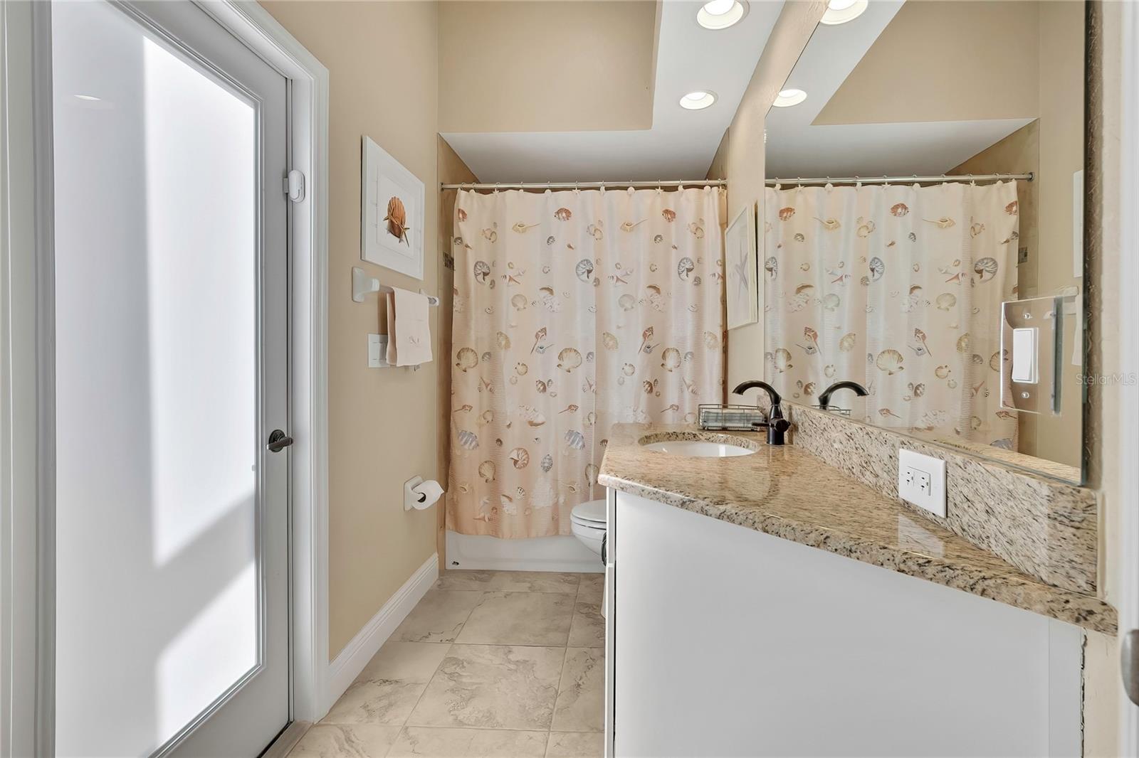 ROYAL HILLS - Residential