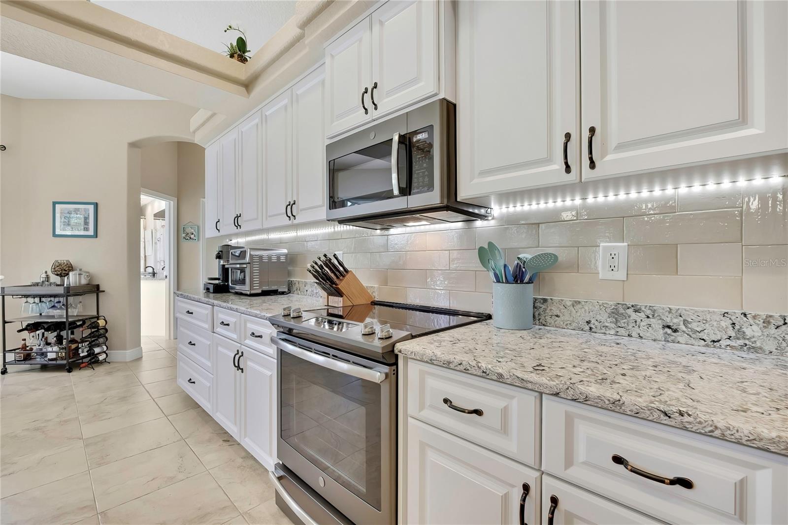 ROYAL HILLS - Residential