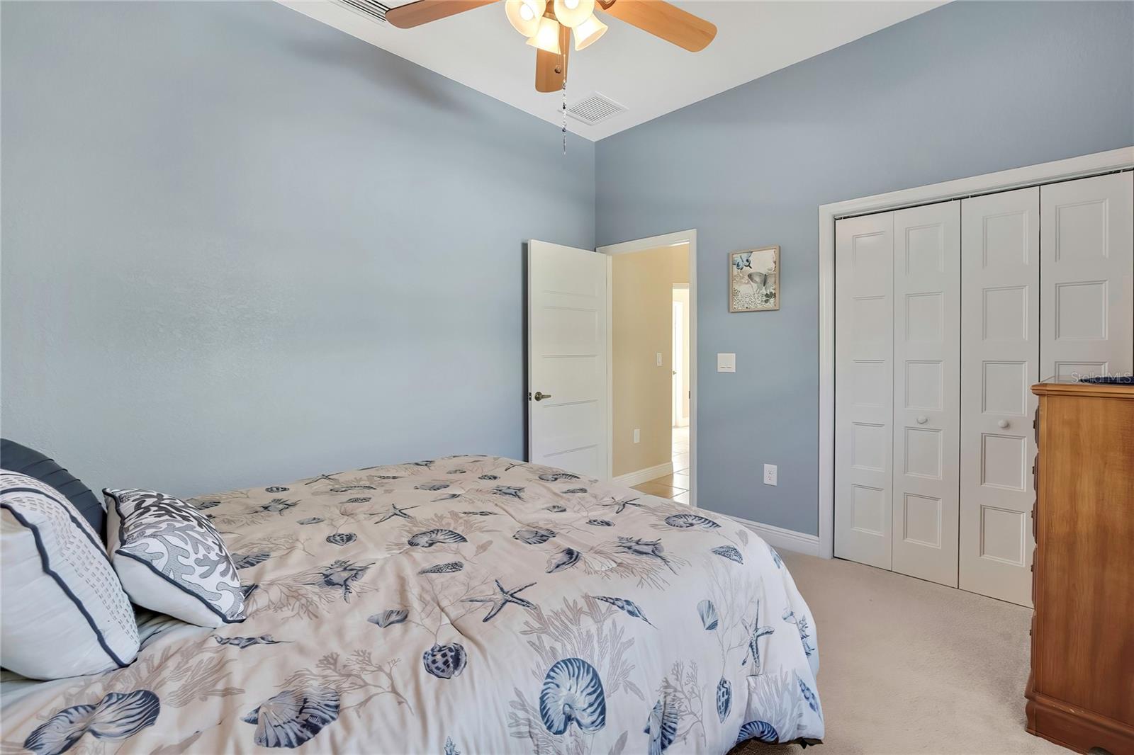 ROYAL HILLS - Residential