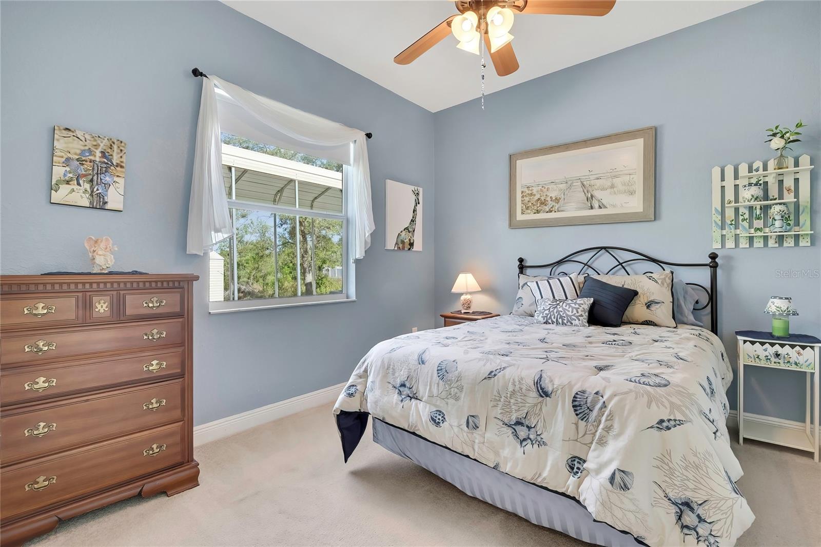 ROYAL HILLS - Residential