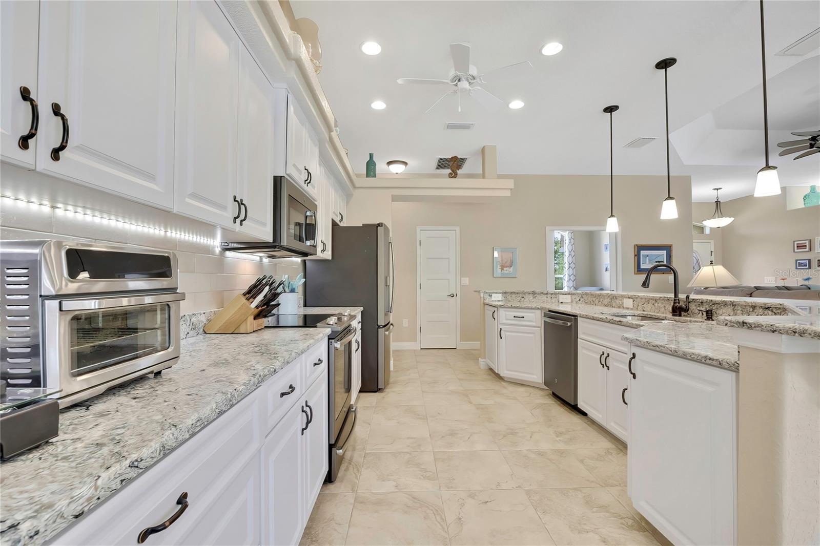 ROYAL HILLS - Residential