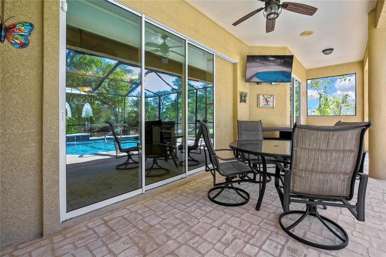 ROYAL HILLS - Residential