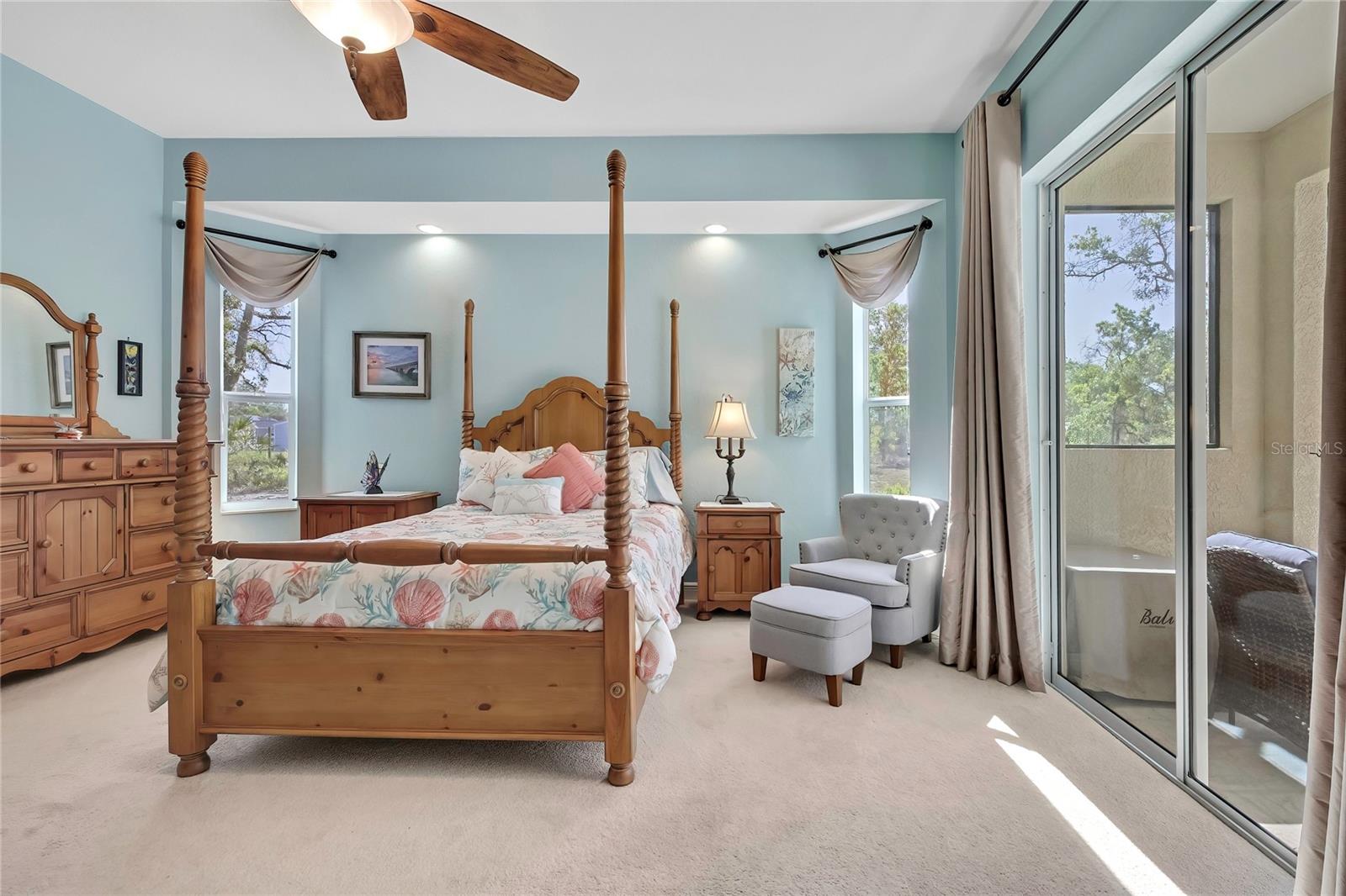 ROYAL HILLS - Residential