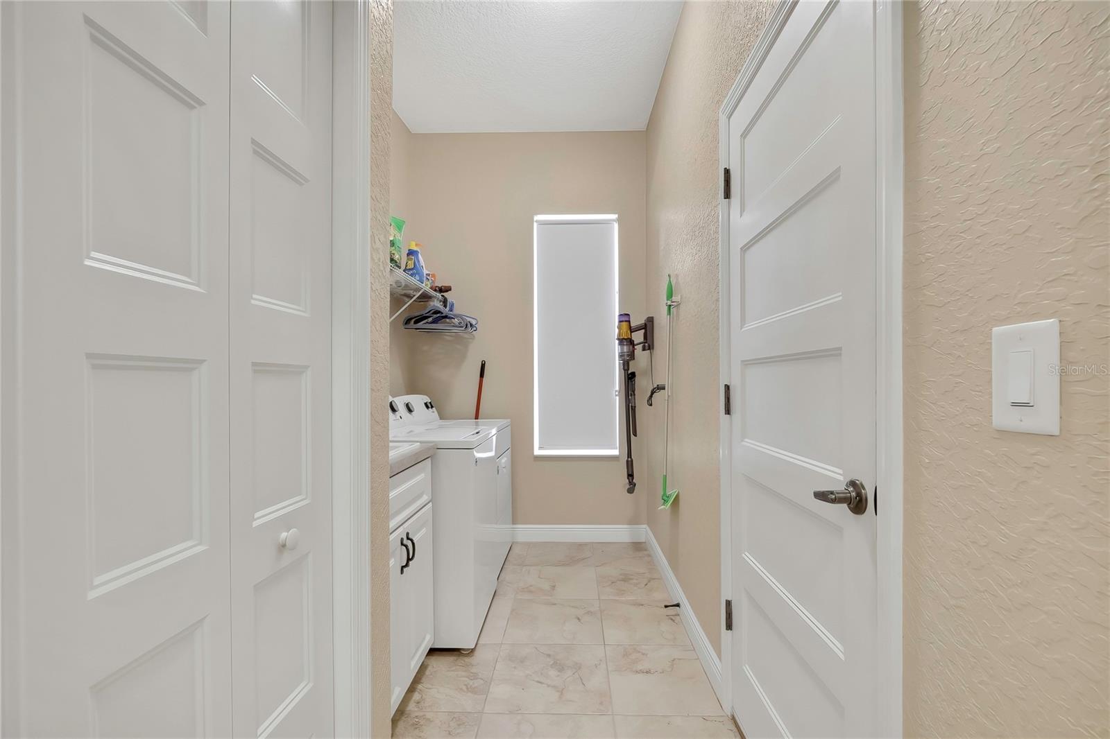 ROYAL HILLS - Residential