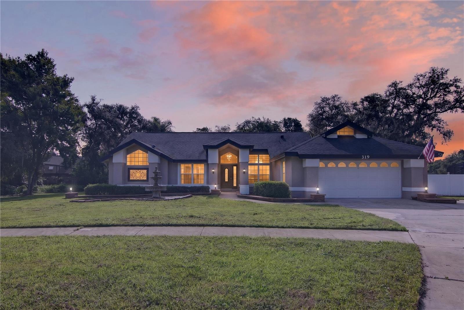 319 OAKWOOD COURT
