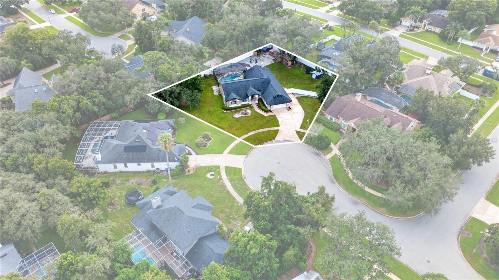 319 OAKWOOD COURT