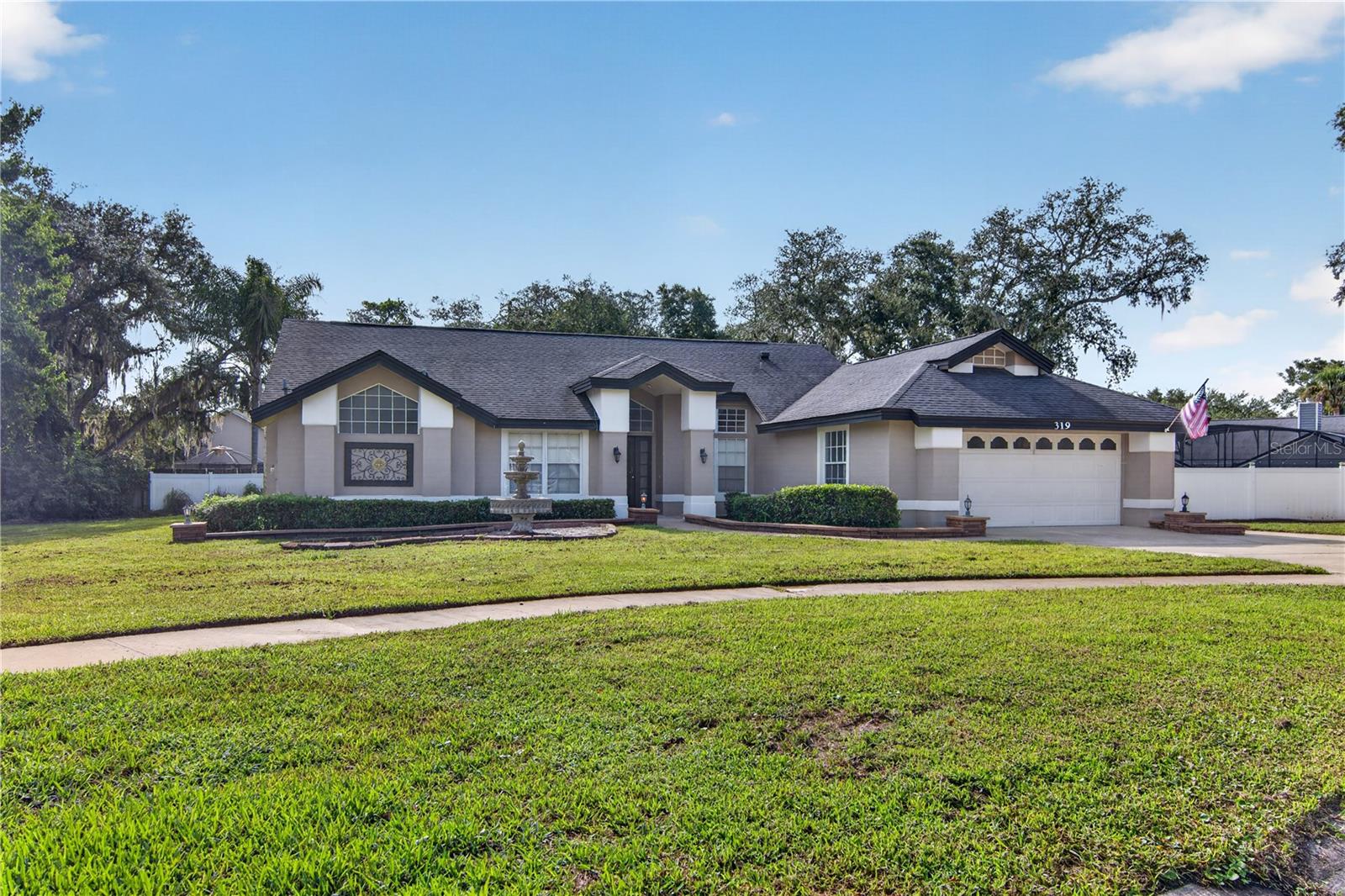 319 OAKWOOD COURT