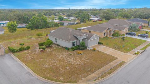 A home in LAKE WALES