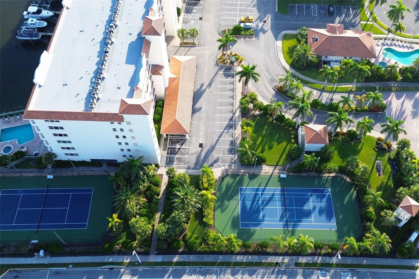 LAS FLORES CONDO - Residential