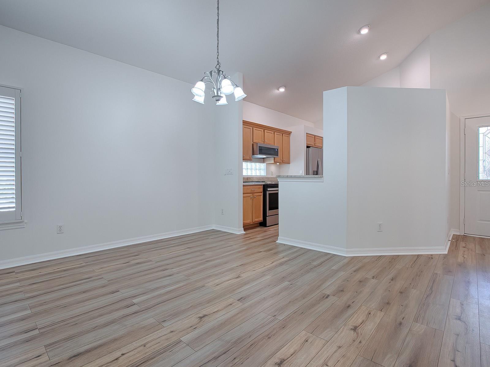 COUNTRY CLUB OF MOUNT DORA PH 02-9 - Residential Lease