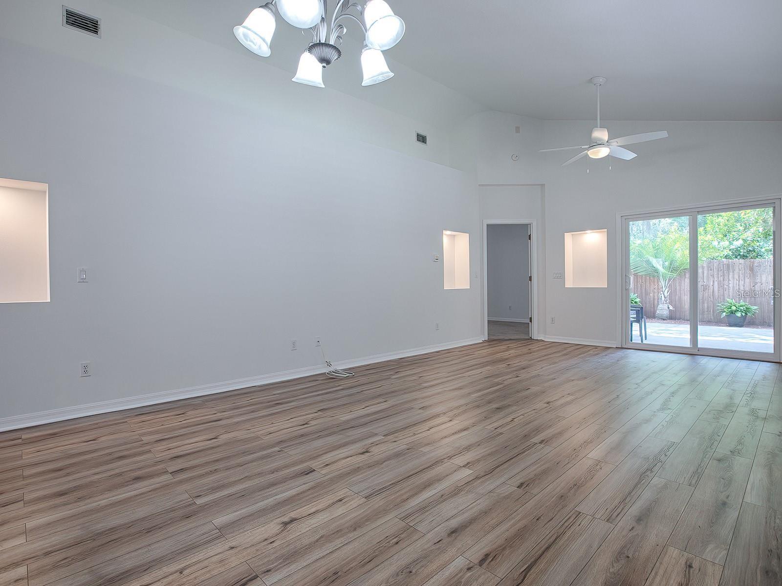 COUNTRY CLUB OF MOUNT DORA PH 02-9 - Residential Lease