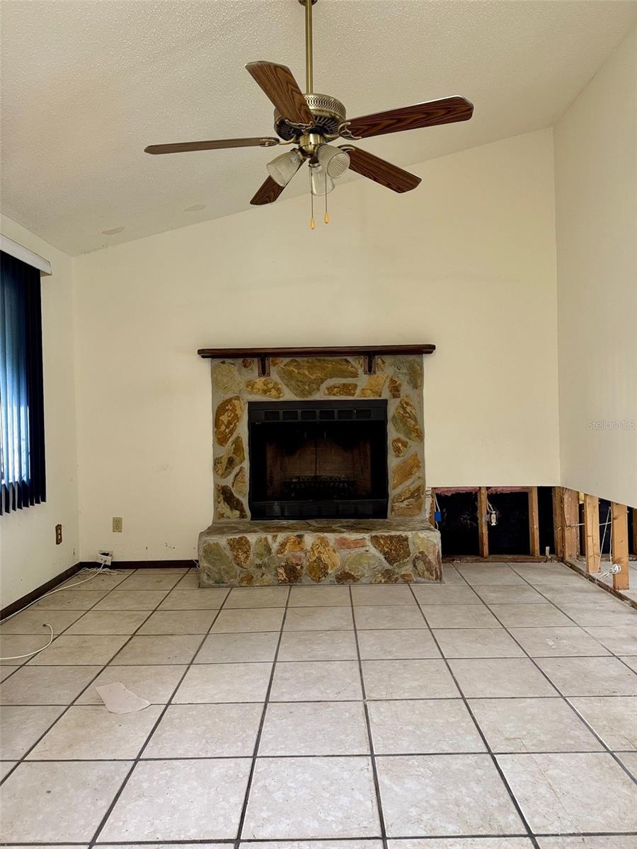 AUTUMN RUN - Residential