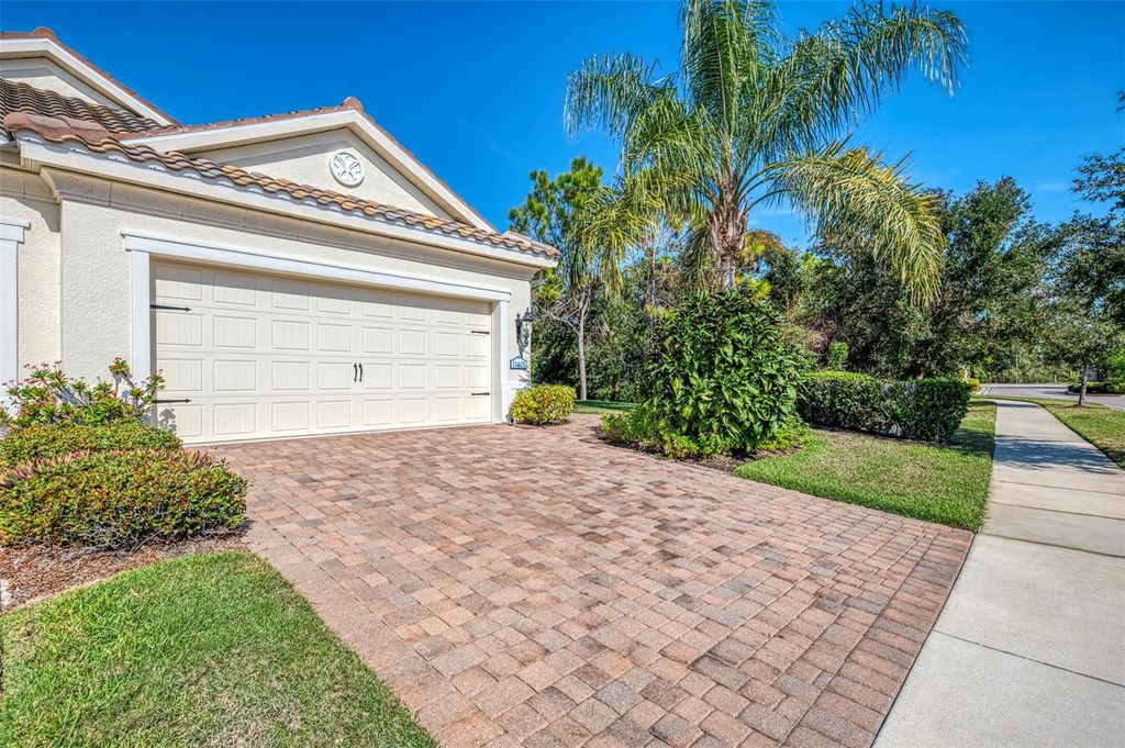 Photo of 11401 Okaloosa Drive, Venice, FL 34293 (MLS # N6142230)