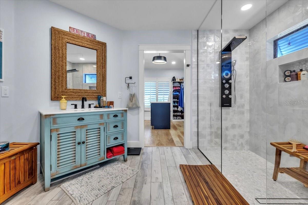 EAST LAKE COLONY - Residential