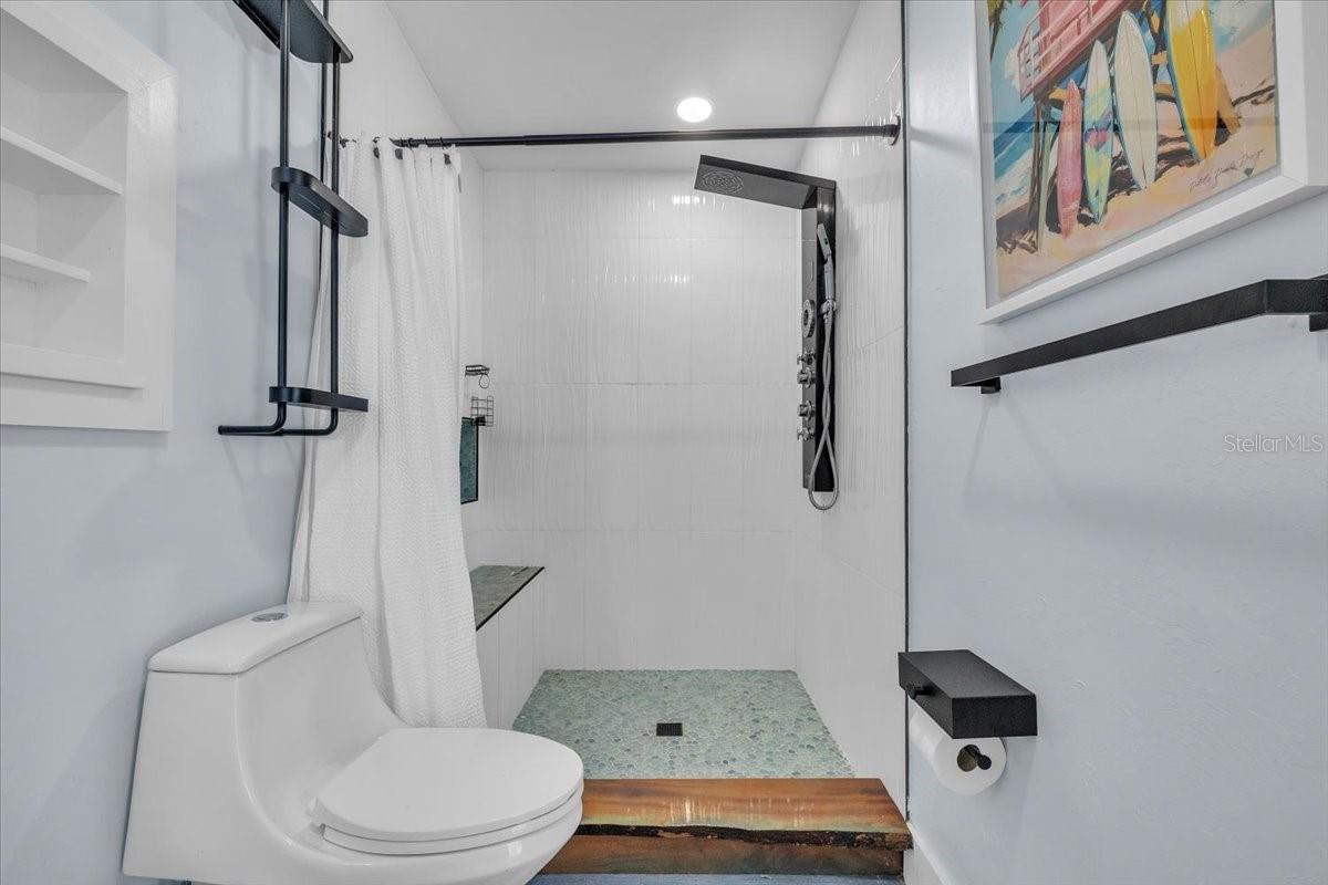 EAST LAKE COLONY - Residential