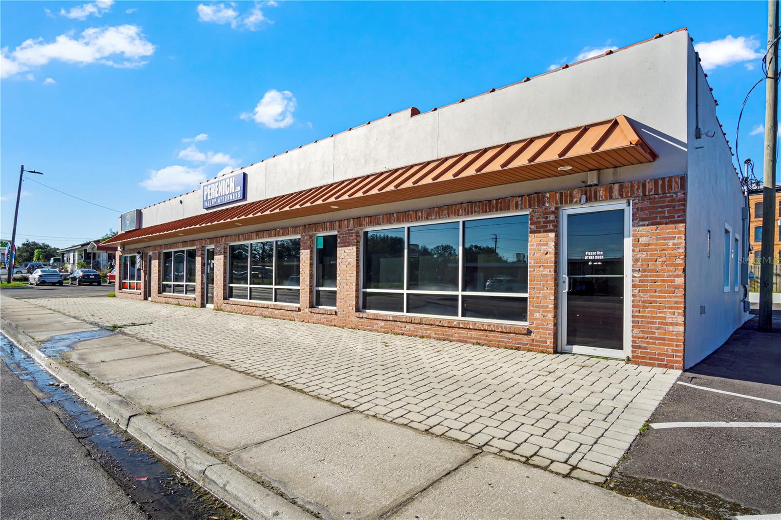 2511 W COLUMBUS DRIVE