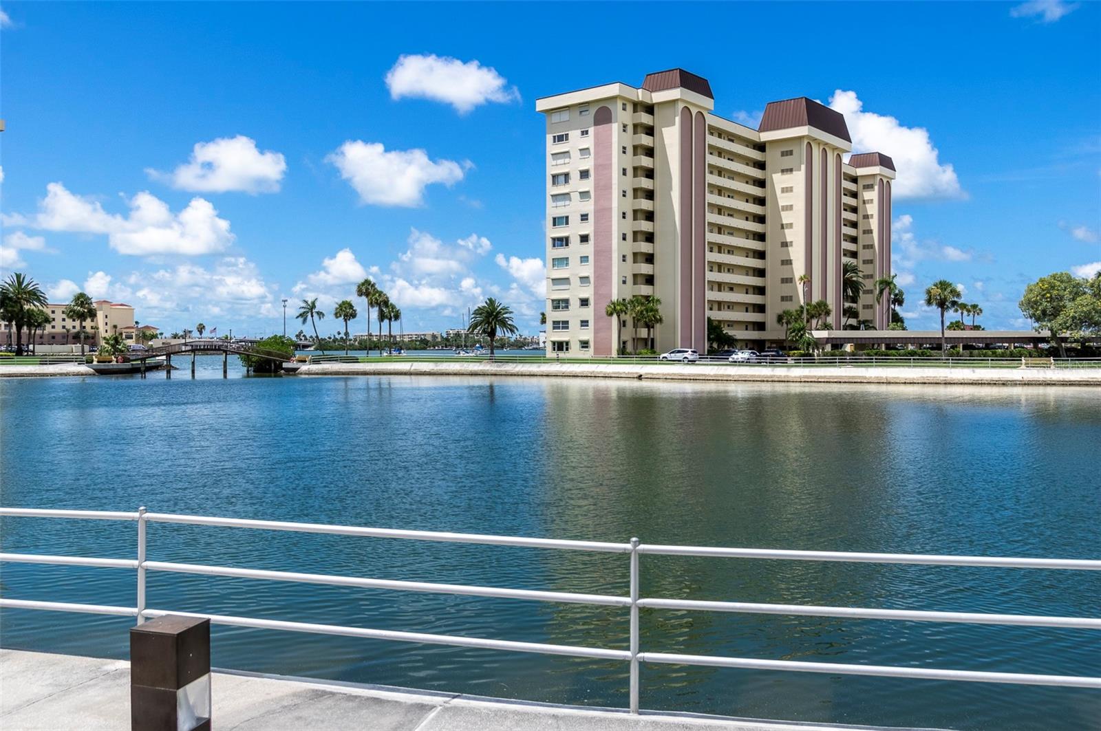 COLUMBIA TOWERS - Residential