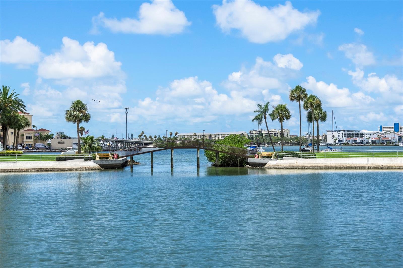 COLUMBIA TOWERS - Residential