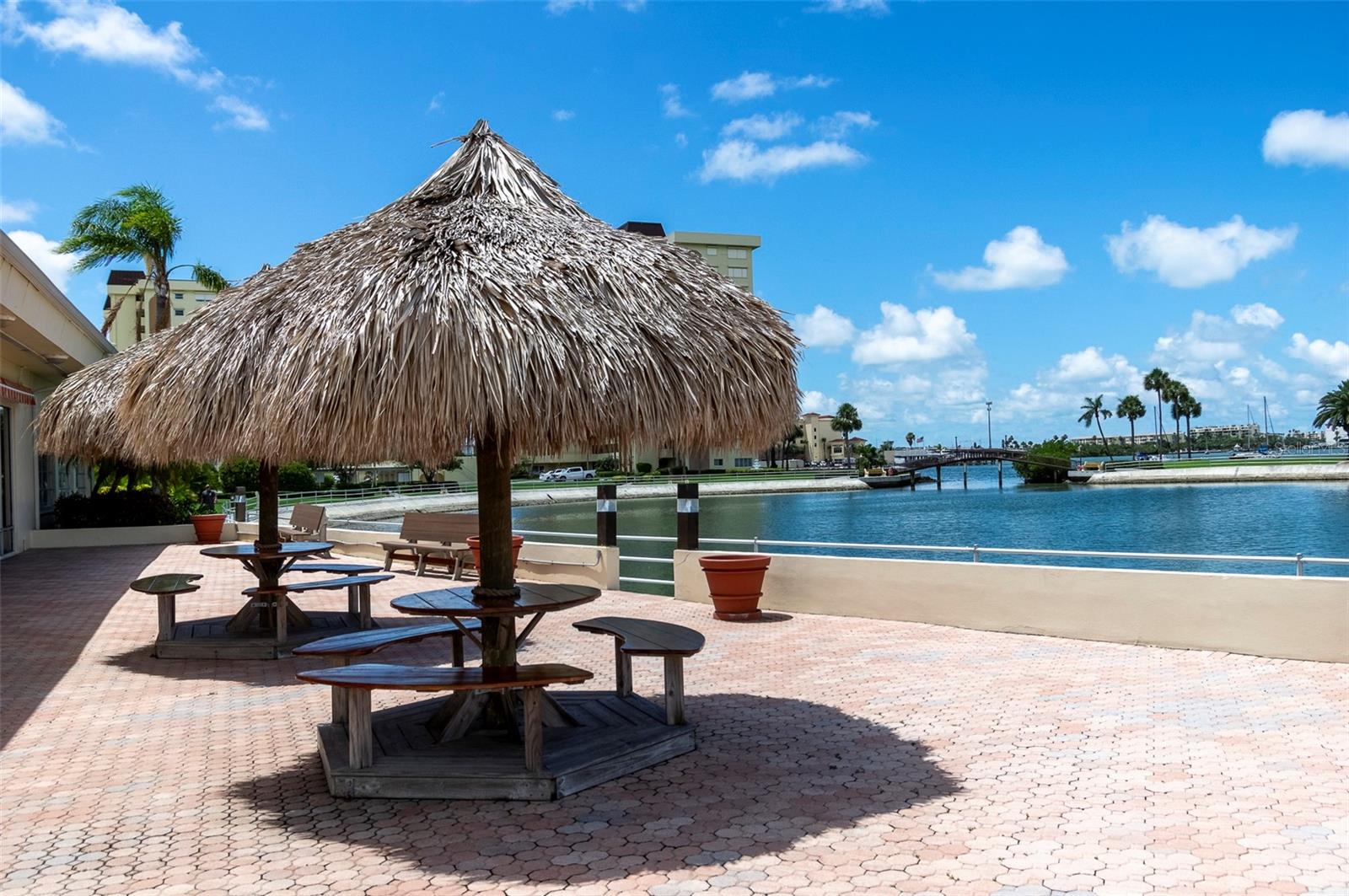 COLUMBIA TOWERS - Residential