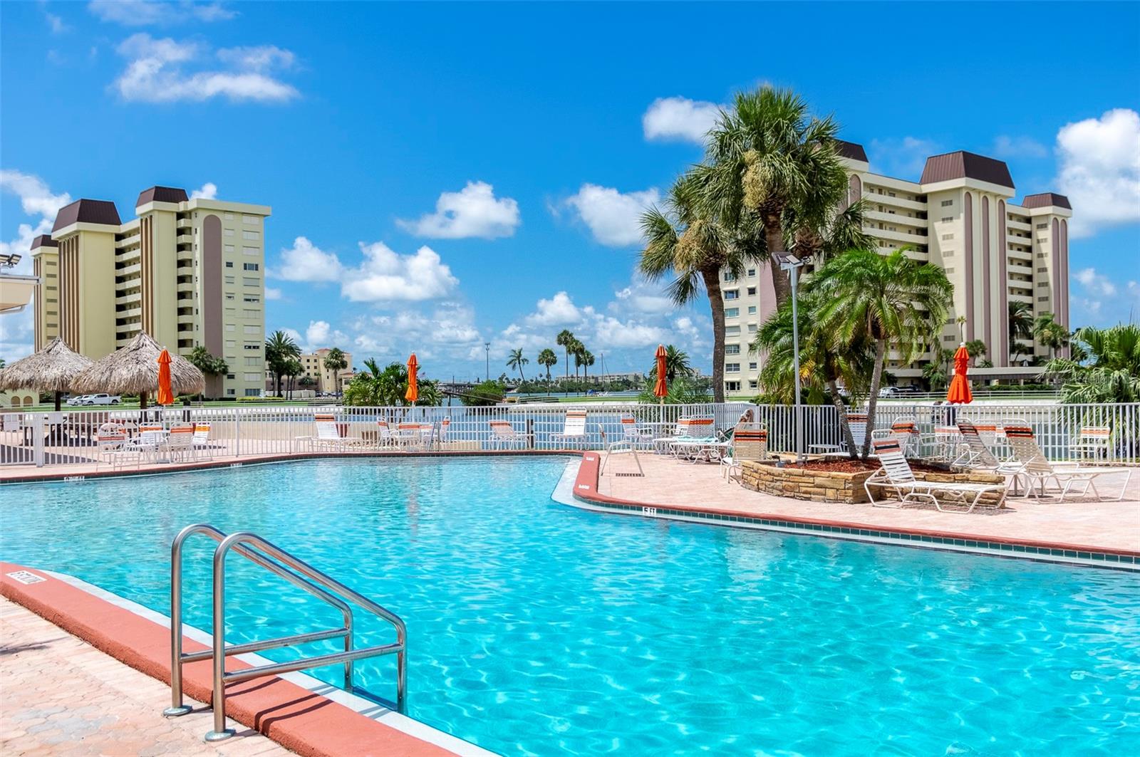 COLUMBIA TOWERS - Residential