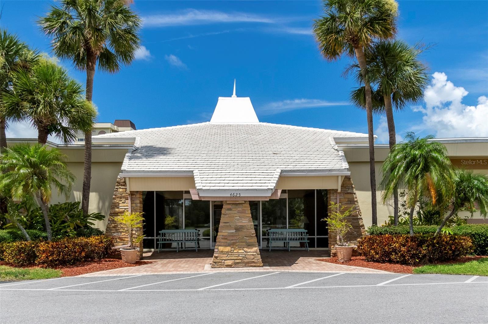 COLUMBIA TOWERS - Residential