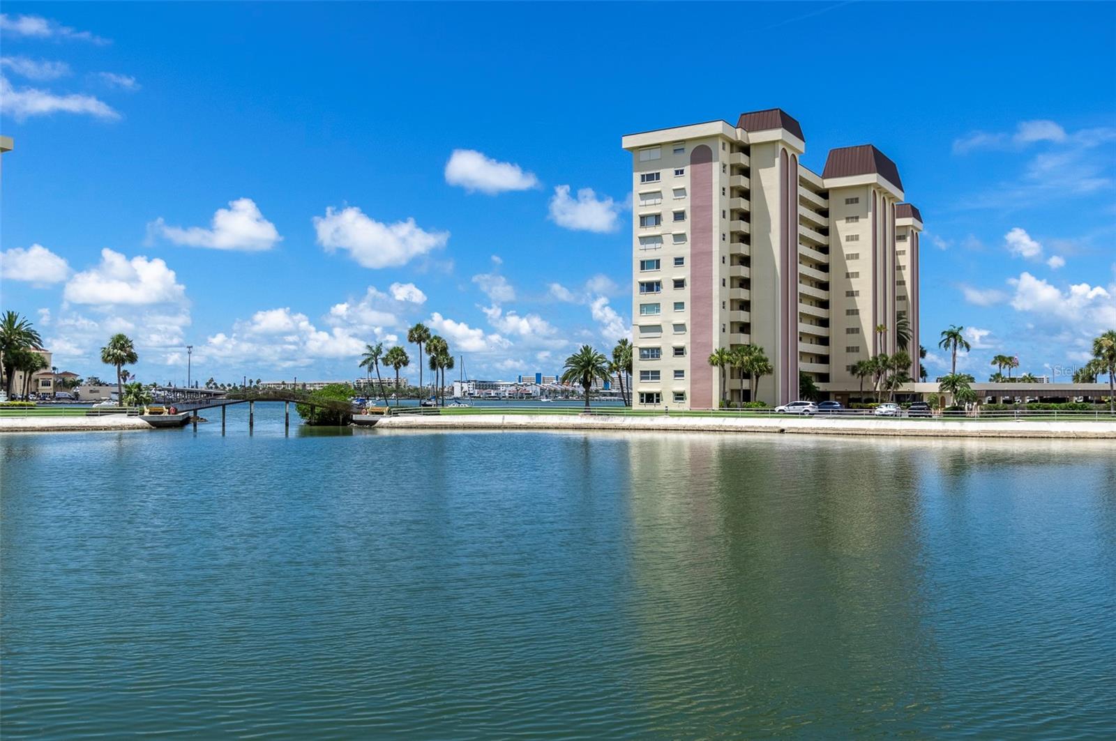 COLUMBIA TOWERS - Residential