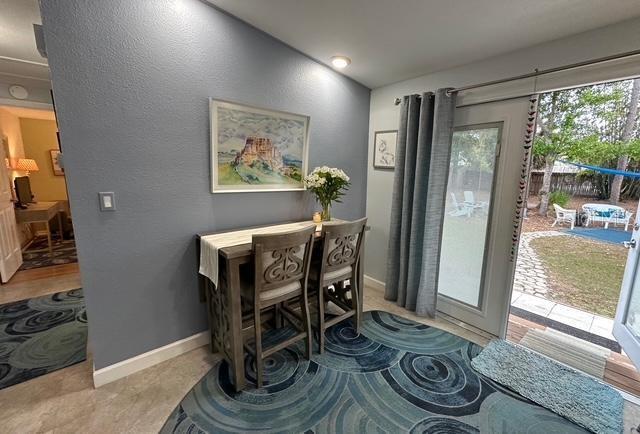 LAKE SARASOTA - Residential