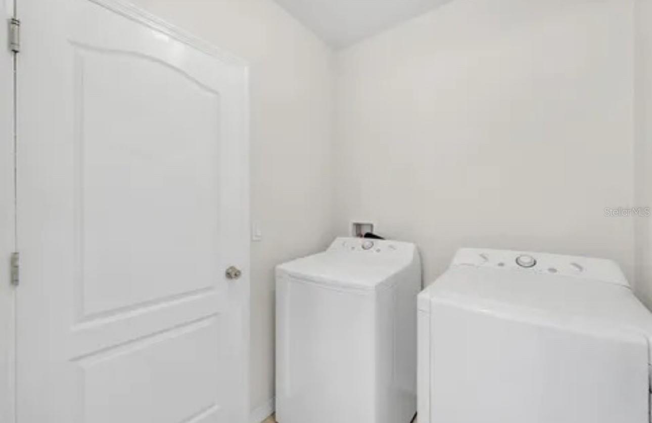 LAKE CUMMINGS ESTATE - Residential