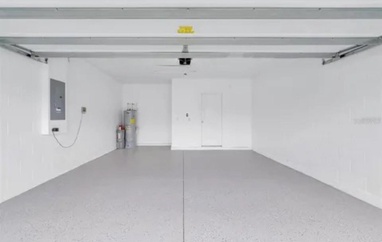 LAKE CUMMINGS ESTATE - Residential