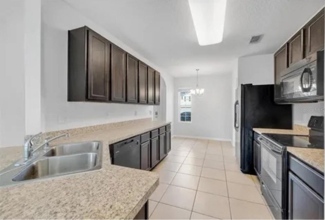 LAKE CUMMINGS ESTATE - Residential