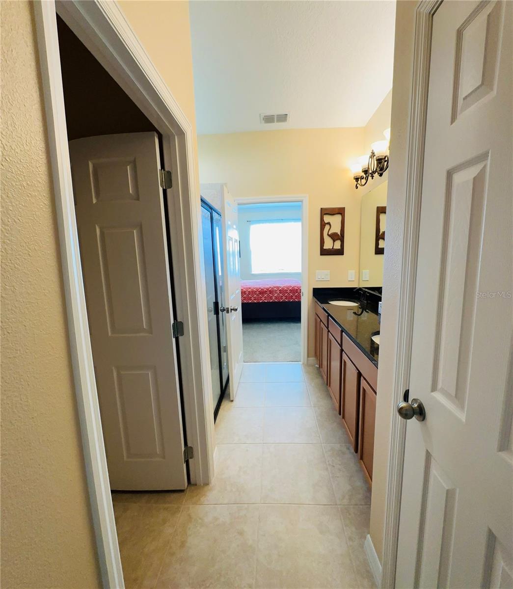 2337 FARNHAM DRIVE