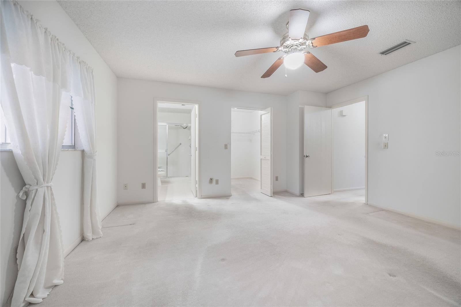 CIRCLE SQUARE WOODS - Residential