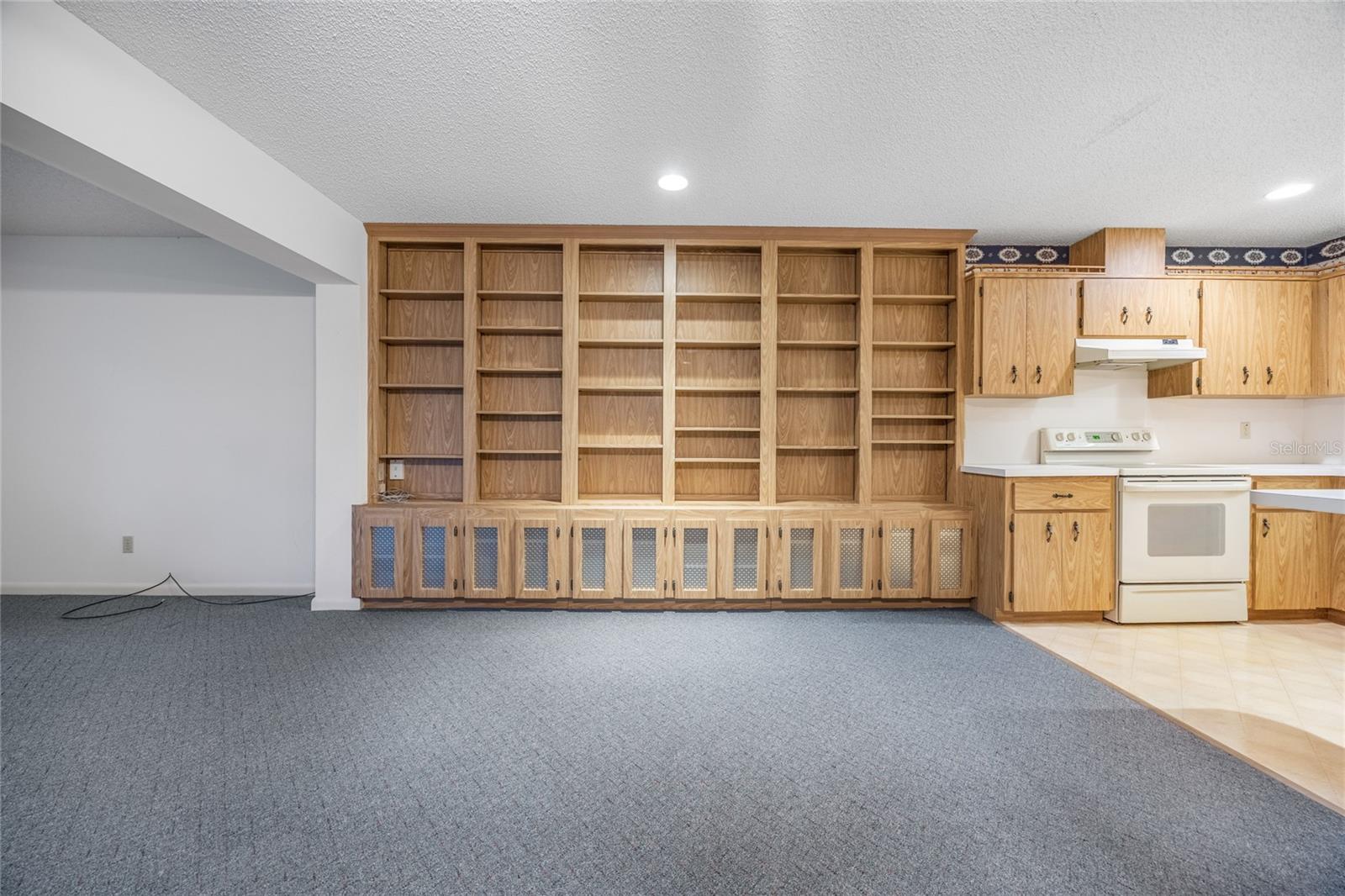 CIRCLE SQUARE WOODS - Residential